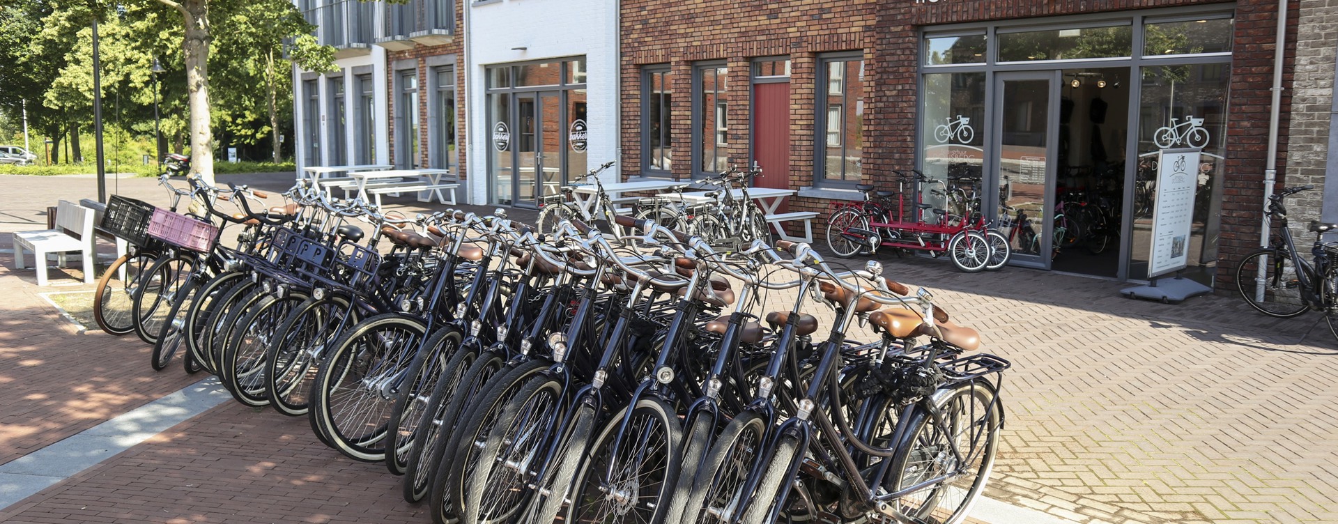 Alquila la bicicleta que mejor se adapte a tus deseos en
Fietsverhuur Dousberg, situado en el resort
