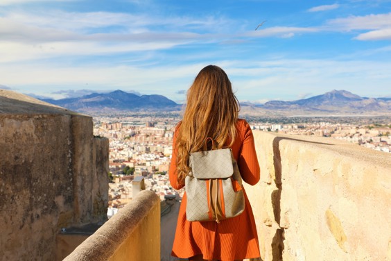 Descubra Alicante y los bellos alrededores de la Costa Blanca en sus vacaciones de última hora a España