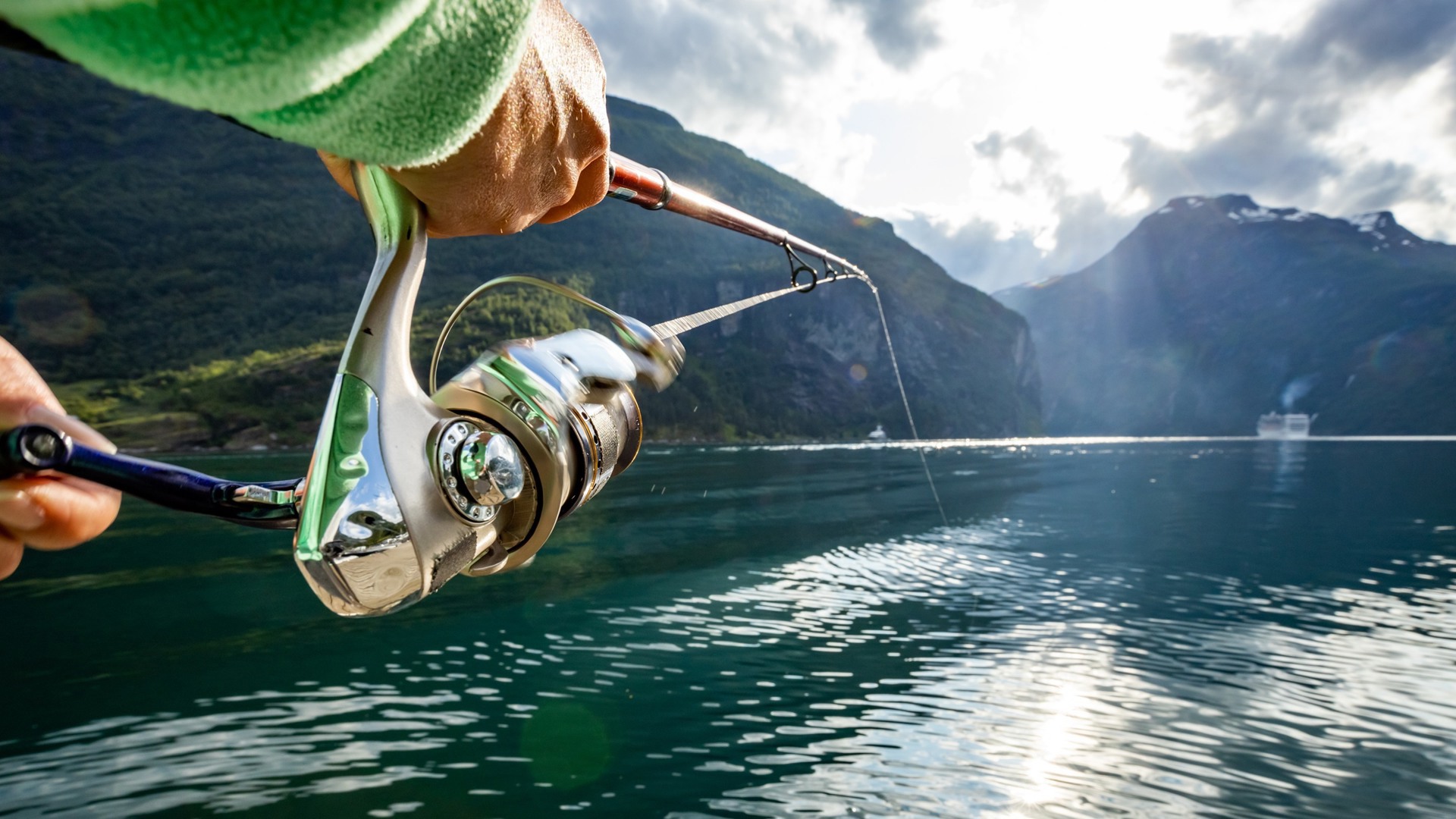 Pescar en el lago Hallstättersee durante tus vacaciones