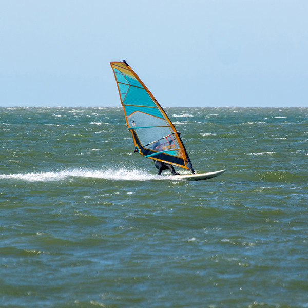 Windsurfen in de omgeving van Summio Parc Port Greve